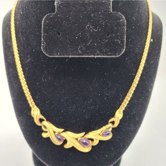 Vintage Signed Trifari Amethyst Purple Cabochon Leaf GoldTone Necklace - Picture 2 of 8